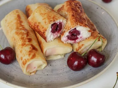 Млинці з Вишнею та Сиром